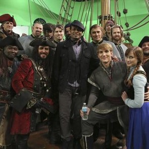 Once Upon a Time, from left: Charles Mesure, Marcus Rosner, Mario Van Peebles, Tyler Moore, Scott Michael Foster, Elizabeth Lail, 'Fall', Season 4, Ep. #10, 11/30/2014, ©KSITE