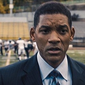 (L-R) Will Smith as Dr. Bennet Omalu in "Concussion." photo 15