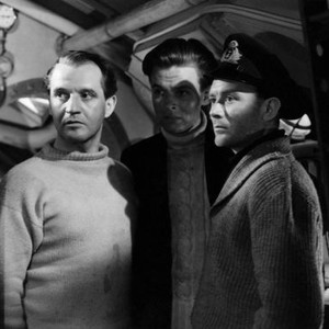 WE DIVE AT DAWN, Eric Portman, Jack Watling, John Mills, 1943