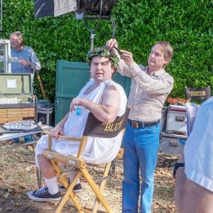 A FUTILE AND STUPID GESTURE, JOHN GEMBERLING, AS JOHN BELUSHI (SITTING), 2018. PH: JOHN P. FLEENOR/© NETFLIX