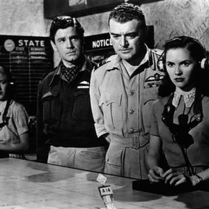 MALTA STORY, Anthony Steel (center left), Jack Hawkins (center right), Muriel Pavlow (right), 1953