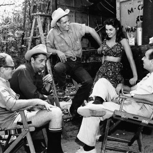 HOME FROM THE HILL, from left: Everett Sloane, Robert Mitchum, George Peppard, Luana Patten, director Vincente Minnelli on set, 1960