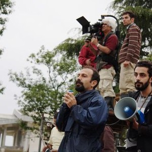 ABOUT ELLY, (aka DARBAREYE ELLY), director Asghar Farhadi (left), on set, 2009. ©Cinema Guild