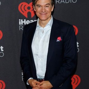 Dr. Mehmet Oz at arrivals for 2016 iHeartRadio Music Festival - SAT 5, T-Mobile Arena, Las Vegas, NV September 24, 2016. Photo By: James Atoa/Everett Collection