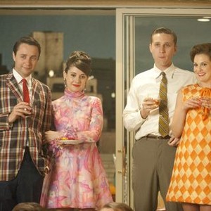 Mad Men, from left: Vincent Kartheiser, Alison Brie, Aaron Staton, Larisa Oleynik, 'A Little Kiss - Part 1 & 2', Season 5, Ep. #1, 03/25/2012, ©AMC