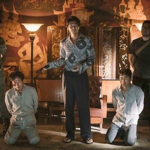 THE NEGOTIATION, HYUN BIN (CENTER), 2018. © CJ ENTERTAINMENT
