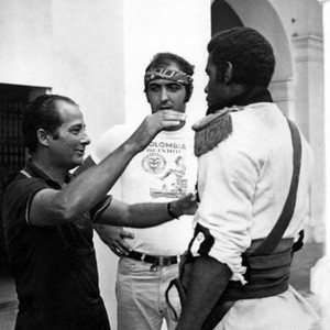 QUEIMADA, Director Gillo Pontecorvo, Assistant Director Salvo Basile, Evaristo Marquez on set, 1969