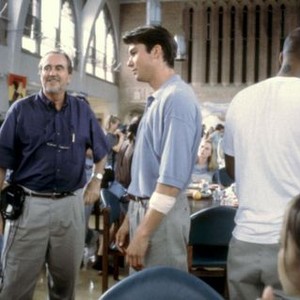 SCREAM 2, center: director Wes Craven, Jerry O'Connell, on set, 1997. (c)Dimension Films