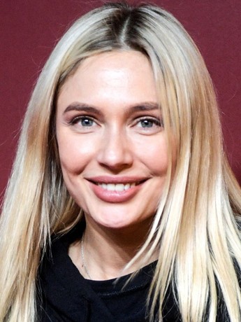 Filmlardagi aktrisaning kokraklari