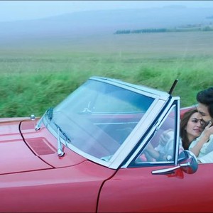 GUEST IIN LONDON, (AKA GUEST IN LONDON, AKA ATITHII IN LONDON), L-R: KRITI KHARBANDA, KARTIK AARYAN, 2017. ©PANORAMA STUDIOS