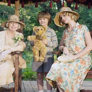 GOODBYE CHRISTOPHER ROBIN, FROM LEFT: VICKI PEPPERDINE, WILL TILSTON, MARGOT ROBBIE, 2017. PH: DAVID APPLEBY/TM & COPYRIGHT © FOX SEARCHLIGHT PICTURES. ALL RIGHTS RESERVED.