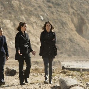The Fosters, Daffany Clark (L), Kelli Williams (C), Maia Mitchell (R), 'Kingdom Come', Season 3, Ep. #20, 03/28/2016, ©KSITE