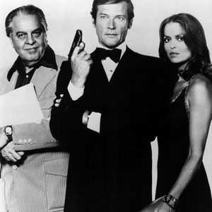 THE SPY WHO LOVED ME, Albert Broccoli (producer), Roger Moore, Barbara Bach, 1977