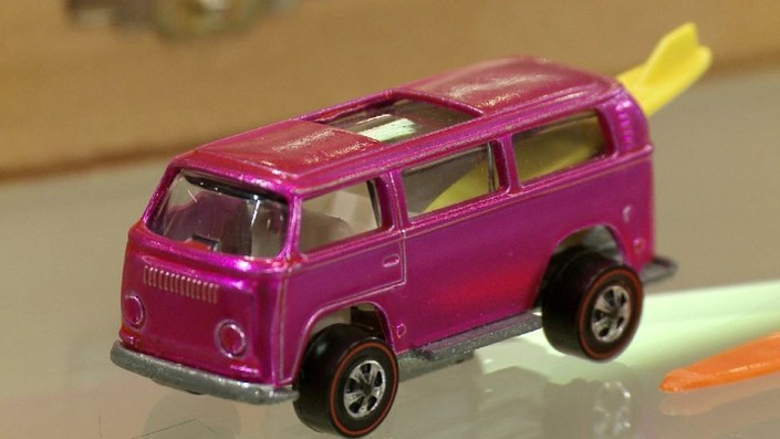 Hot wheels pink vw bus pawn stars shop