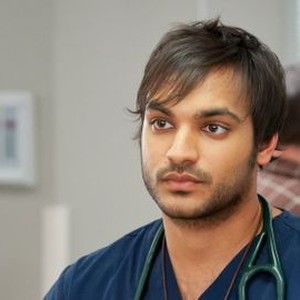 Nurse Jackie, Arjun Gupta, 'Are Those Feathers?', Season 4, Ep. #9, 06/10/2012, ©SHO
