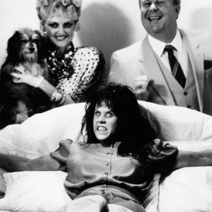 REPOSSESSED, Linda blair (front), rear from left: Lana Schwab, Ned Beatty, 1990, © New Line