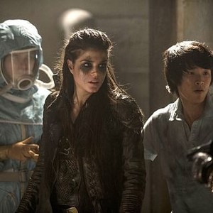 The 100, Marie Avgeropoulos (L), Christopher Larkin (R), 'Blood Must Have Blood, Part Two', Season 2, Ep. #16, 03/11/2015, ©KSITE