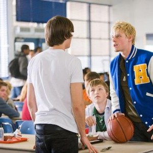 17 AGAIN, (aka SEVENTEEN AGAIN), foreground from left: Zac Efron, Sterling Knight (sitting), Hunter Parrish, 2009. ©New Line