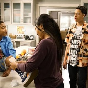Black-ish, Miles Brown (L), Marcus Scribner (R), 'Twindependence', Season 2, Ep. #15, 02/17/2016, ©ABC