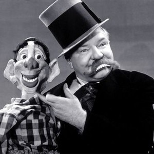 You Can't Cheat an Honest Man (1939) photo 1
