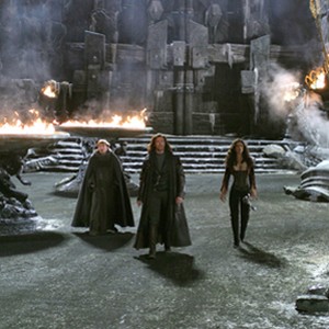 (L to r) In their attempt to bring down Count Dracula, Van Helsing's assistant Carl (DAVID WENHAM), Van Helsing (HUGH JACKMAN) & fearless Anna Valerious (KATE BECKINSALE) track the Count to his lair.