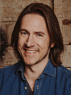 Мэттью мерсер critical role. Critical role меттью мерсера. Мэттью мерсер. Метью хьюз актер. Мэтт олсен.