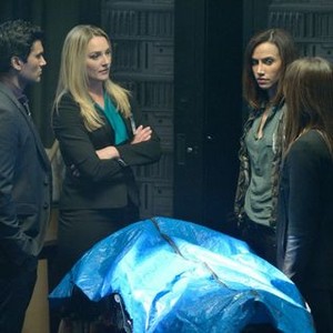 Beauty and the Beast, from left: Sendhil Ramamurthy, Elisabeth Röhm, Nina Lisandrello, Kristin Kreuk, 'Ancestors', Season 2, Ep. #10, 01/20/2014, ©KSITE