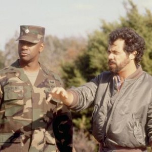 COURAGE UNDER FIRE, Director Edward Zwick, Denzel Washington, on set, TM and Copyright (c) 20th Century Fox Film Corp. All rights reserved. Meg Ryan, 1996