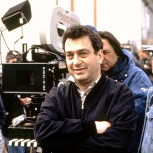 HERO, director Stephen Frears (foreground), on set, 1992. (c)Columbia Pictures