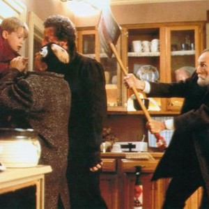 HOME ALONE, Macaulay Culkin, Joe Pesci, Daniel Stern, Roberts Blossom, 1990, TM & Copyright (c) 20th Century Fox Film corp.