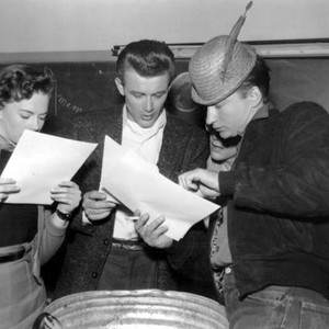REBEL WITHOUT A CAUSE,  Natalie Wood, James Dean, Nick Adams, on-set, 1955