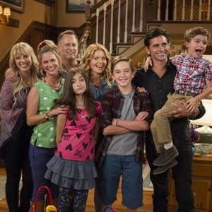 Fuller House, from left: Jodie Sweetin, Andrea Barber, Dave Coulier, Candace Cameron Bure, Michael Champion, John Stamos, Elias Harger, 'Moving Day', Season 1, Ep. #2, 02/26/2016, ©NETFLIX