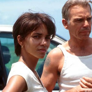 Hank (BILLY BOB THORNTON) and Leticia (HALLE BERRY). photo 15