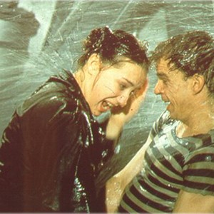 Chulpan Khamatova as Eva & Denis Lavant as Anton photo 5