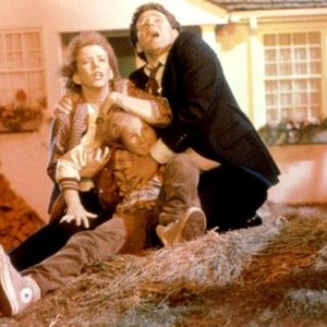 INVADERS FROM MARS, Laraine Newman, Hunter Carson, Timothy Bottoms, 1986. ©Cannon Films