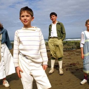 FIVE CHILDREN AND IT, Jessica Claridge, Freddie Highmore, Jonathan Bailey, Poppy Rogers, 2004