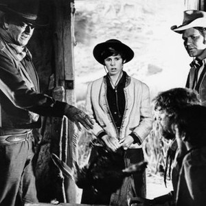 TRUE GRIT, from left: John Wayne, Kim Darby, Glen Campbell, 1969