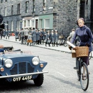 THE PRIME OF MISS JEAN BRODIE, director Ronald Neame (blue shirt) filming Maggie Smith (on bicycle with basket) on set, 1969, TM & Copyright © 20th Century Fox Film Corp./, tpomjb1968-fsct02, Photo by:  (tpomjb1968-fsct02)