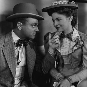 YANKEE DOODLE DANDY, from left: James Cagney as George M. Cohan, Joan Leslie, 1942 ydd1942jc-fsct01(ydd1942jc-fsct01)