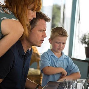 (L-R) Kelly Reilly as Sonja, Greg Kinnear as Todd and Connor Corum as Colton in "Heaven Is for Real." photo 5