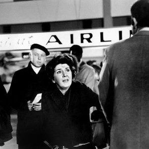 AIRPORT, Maureen Stapleton (center), 1970