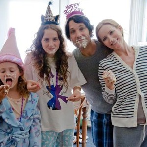 THIS IS 40, from left: Iris Apatow, Maude Apatow, Paul Rudd, Leslie Mann, 2012. ph: Suzanne Hanover/©Universal Pictures