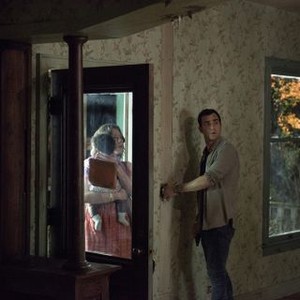 The Leftovers, Carrie Coon (L), Justin Theroux (R), 'Episode 202', Season 2, Ep. #2, 10/11/2015, ©HBOMR