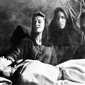 HORROR HOTEL, (aka THE CITY OF THE DEAD), from left: Betta St. John, Patricia Jessel, Christopher Lee, Valentine Dyall, 1960