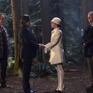 Once Upon a Time, Raphael Sbarge (L), Emilie De Ravin (C), Eric Keenleyside (R), 'There's No Place Like Home', Season 3, Ep. #23, 05/11/2014, ©ABC