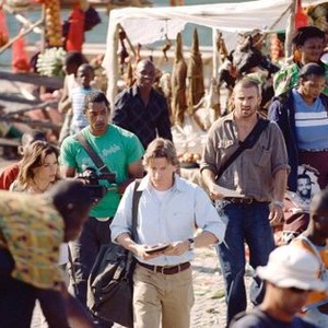 PRIMEVAL, first row behind kneeling man: Brooke Langton, Orlando Jones, Gideon Emery, Dominic Purcell, 2007. ©Touchstone Pictures