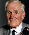 Desmond Llewelyn