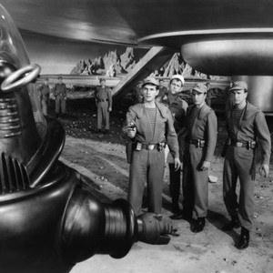 FORBIDDEN PLANET, Robby the Robot (back to camera), from left: Jack Kelly, Earl Holliman, Warren Stevens, Leslie Nielsen, 1956