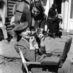 RETURN OF THE CISCO KID, Lynn Bari, being attended to by hairdresser Betty Pedretti, on-set, 1939, TM & Copyright ©20th Century Fox Film Corp