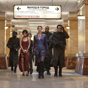 (L-R) Li Bing Bing as Ada Wong, Michelle Rodriquez as Rain, Sienna Guillory as Jill Valentine, Colin Salmon as One and Oded Fehr as Carlos in "Resident Evil: Retribution." photo 10